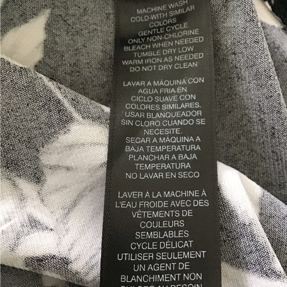 WHITE HOUSE BLACK MARKET TOP - Picture 10 of 12